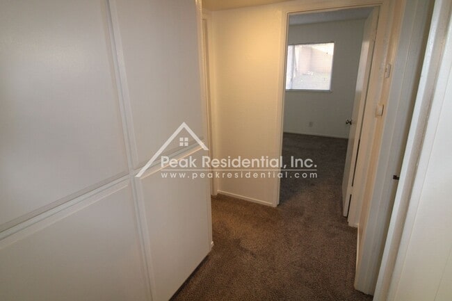 Building Photo - Fair Oaks 2bd/1ba Duplex with Garage near Sunrise & Sunset Ave