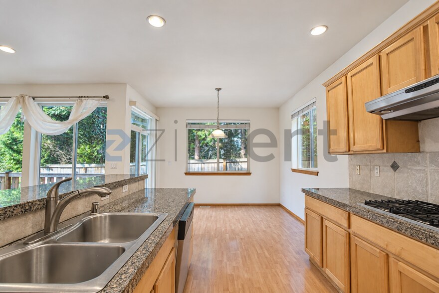 Building Photo - Unit N/A