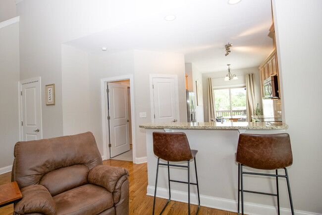 Building Photo - Charming End-Unit Townhome in Southern Pines