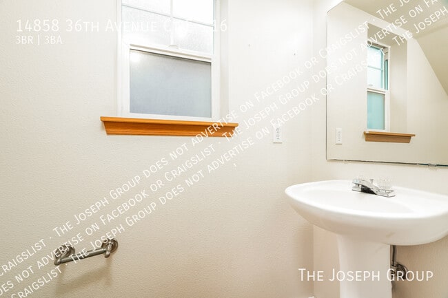 Building Photo - 14858 36th Ave Ct E