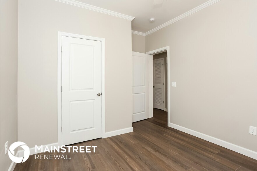 Building Photo - 2119 Lewis St