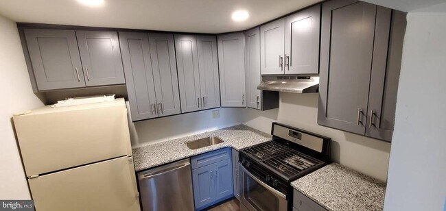 Building Photo - 707 Meadowview Ln