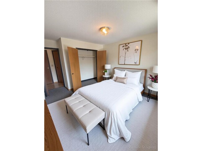 Building Photo - 720 Melody Ln