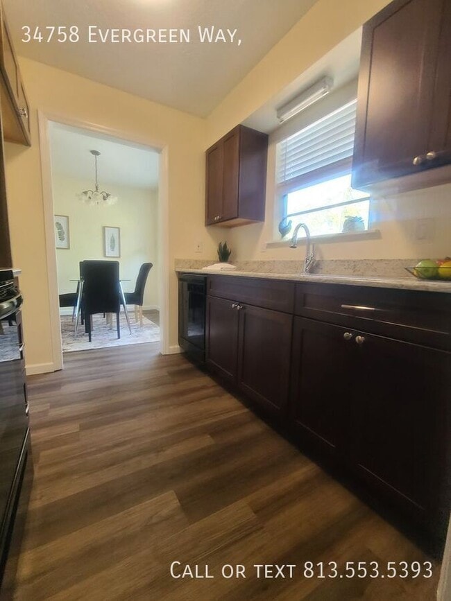 Building Photo - 34758 Evergreen Way