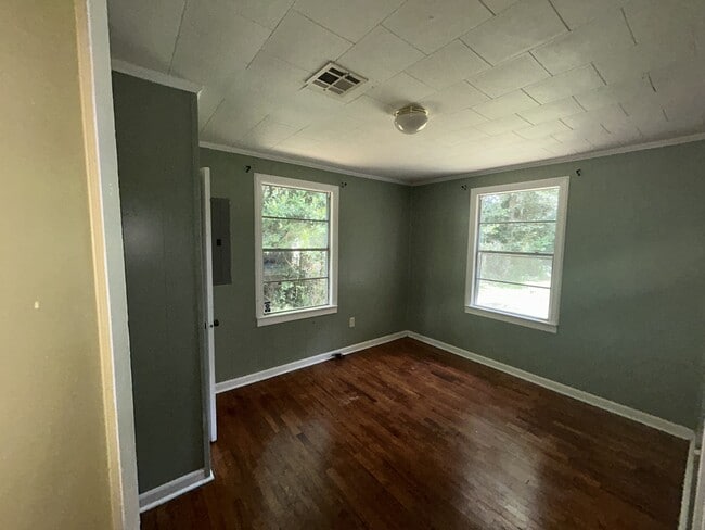 Building Photo - 517 Lakewood Rd