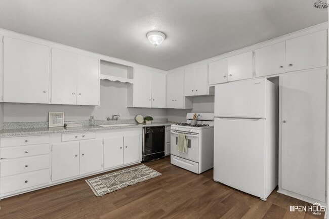 Building Photo - 2714 Sherman Rd