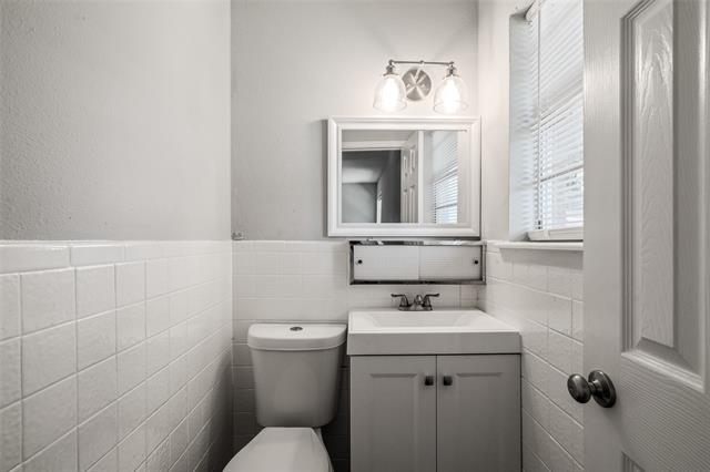 Building Photo - 810 S Western Hls Dr
