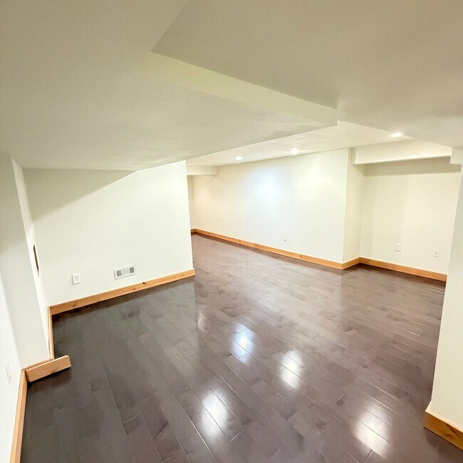 Building Photo - 3025 E 15th Ave