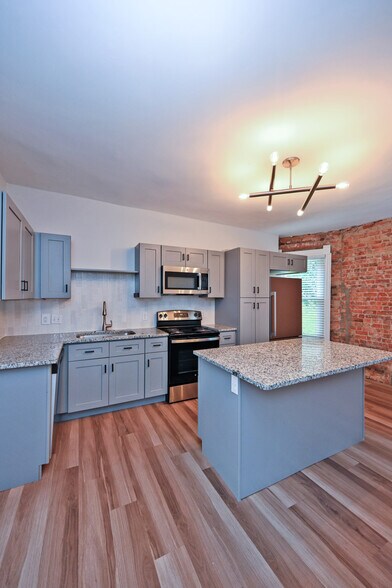 Building Photo - 2226 Kemper Ln