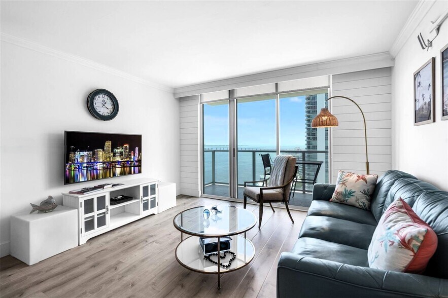 Building Photo - 1155 Brickell Bay Dr
