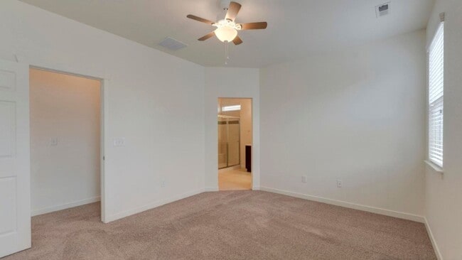 Building Photo - 3 Bedroom, 2-bathroom ranch in desirable Whisper Creek!  Available June 1st !!