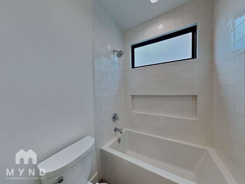 Building Photo - 1119 Mahan Dr