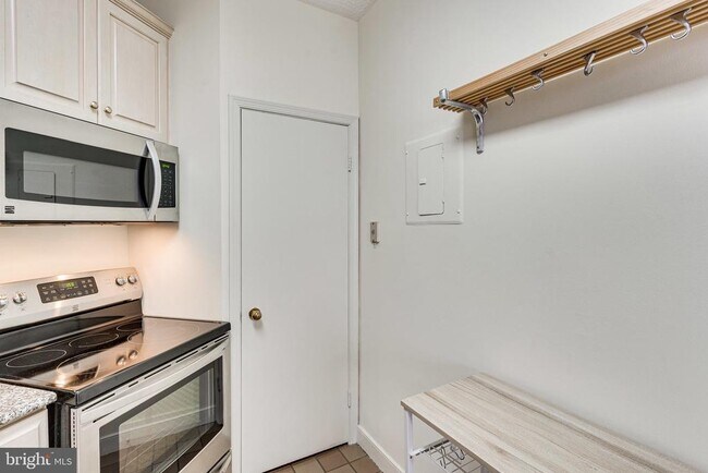 Building Photo - 955 26th St NW