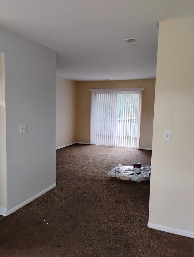 Building Photo - Willow Manor Apartments