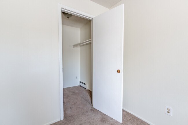 Building Photo - 2002 Garfield