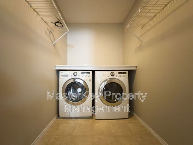 Building Photo - 2915 Skybrook Ln