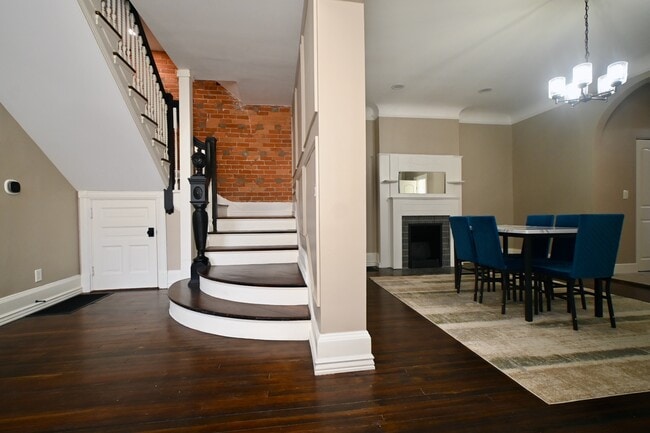 Building Photo - 2369 Park Ave