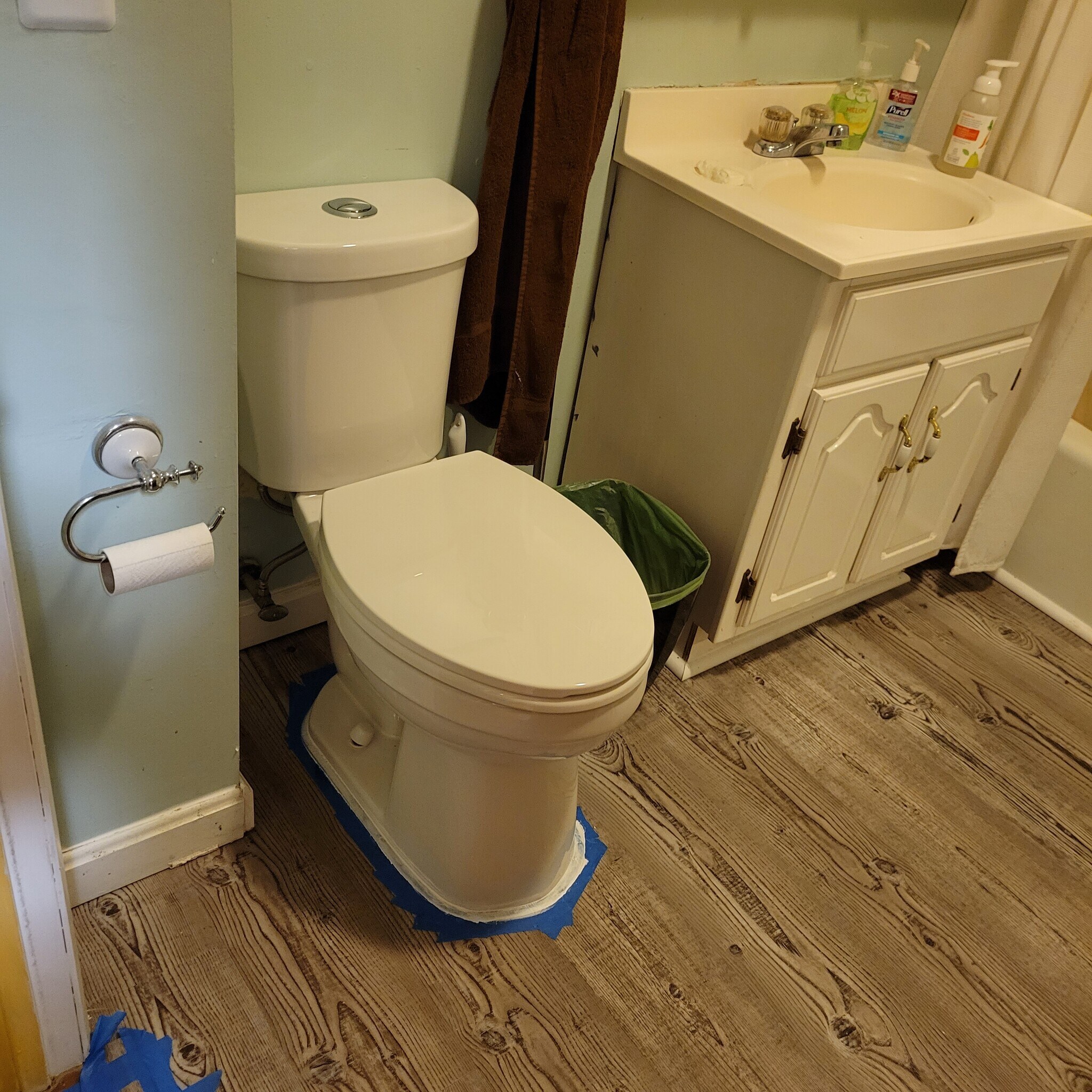 full bath on main floor - 80 Orchard St