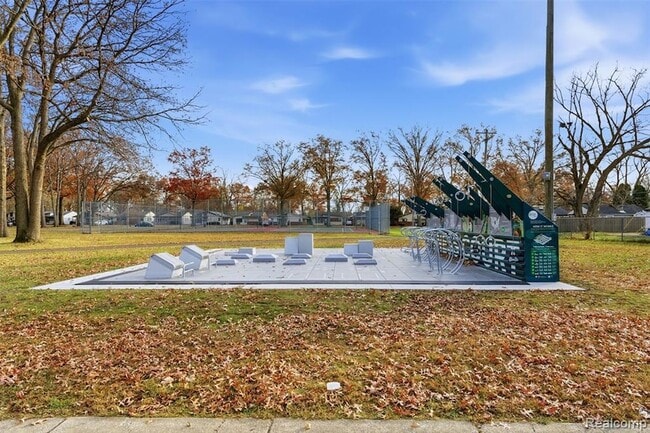 Building Photo - 25118 Lehigh St