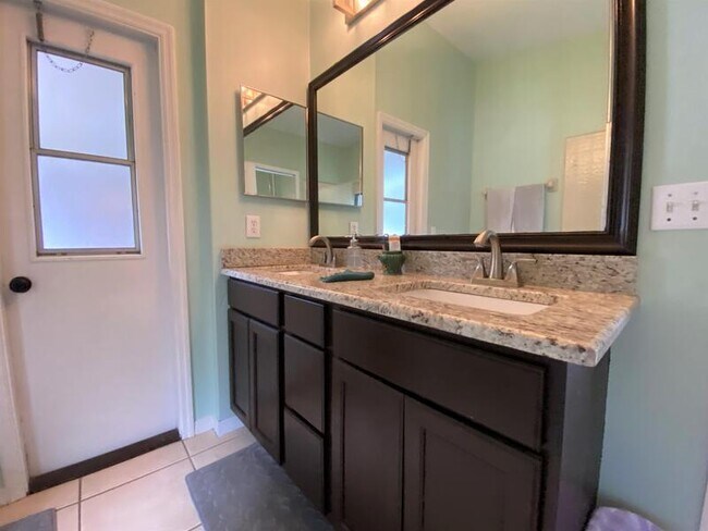 Building Photo - 488 Wild Fox Dr