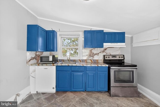 Building Photo - 216 W Division St