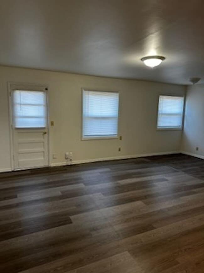 Building Photo - Newly Remodeled Home – Conveniently Located!