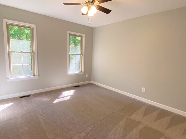Building Photo - ~~ Luxurious Brick Home located in Mebane ~~