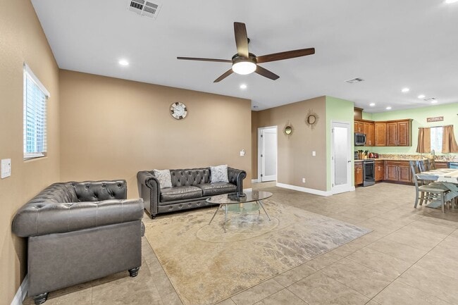 Building Photo - RV GARAGE | Single Story | Furnished Or Unfurnished