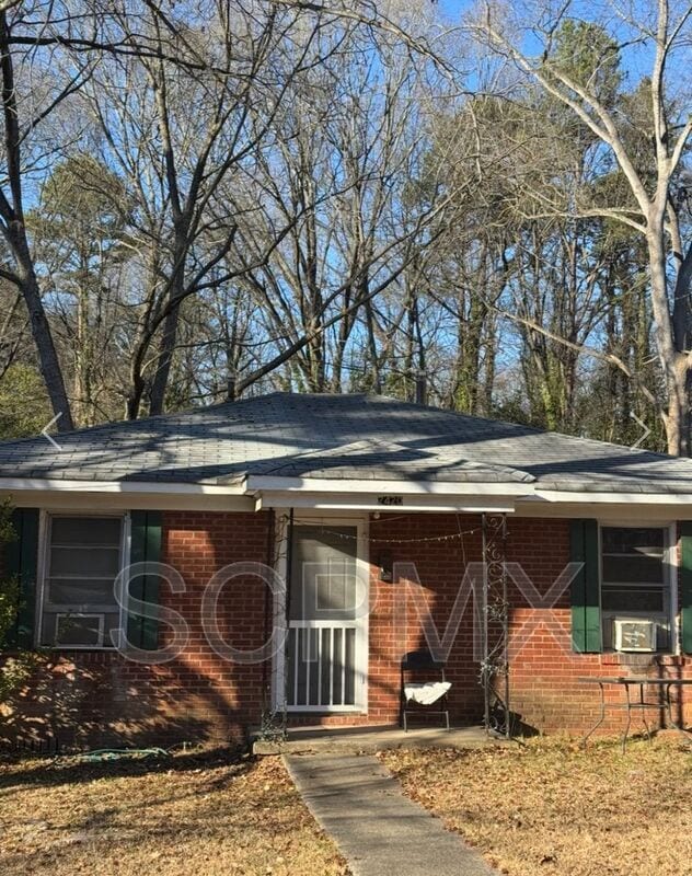 Building Photo - 2423 Crestview Dr