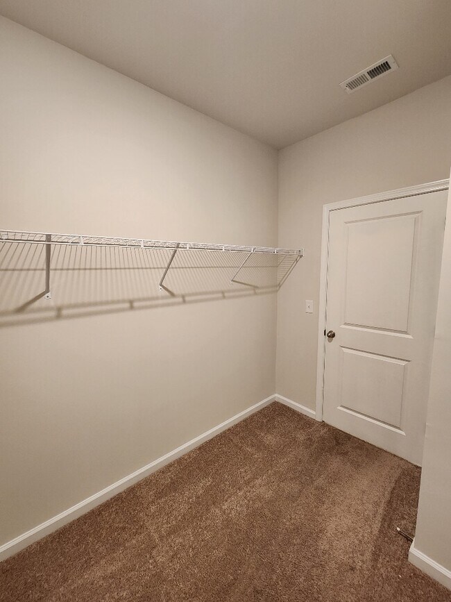 Building Photo - 3537 Bells Lk Cir