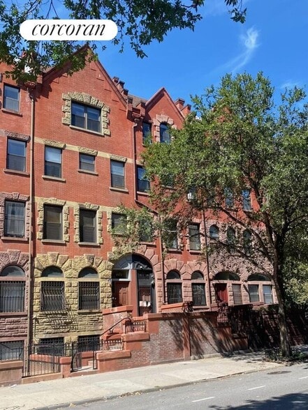 Building Photo - 2072 5th Ave