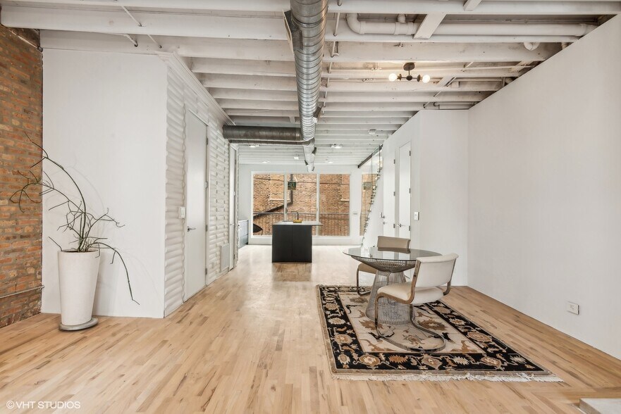 Building Photo - 2156 W Hubbard St