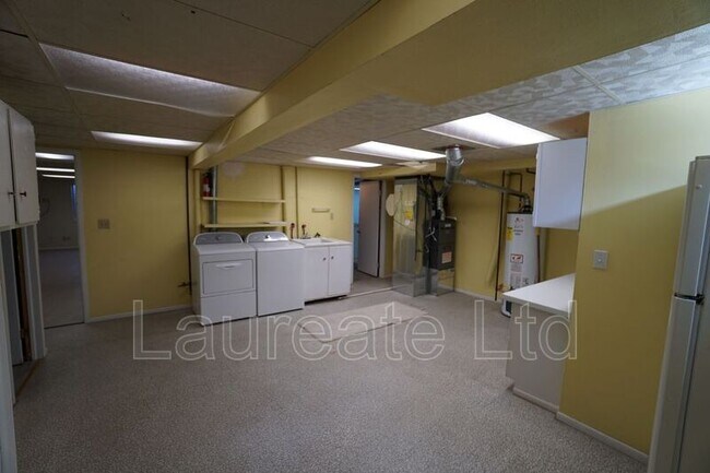 Building Photo - 13852 E Linvale Pl