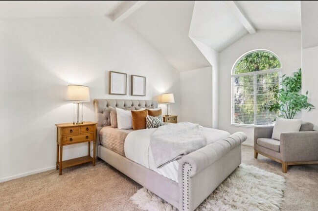 Building Photo - Beautiful Second Floor 3bd Condo w/Detached Garage & Pool