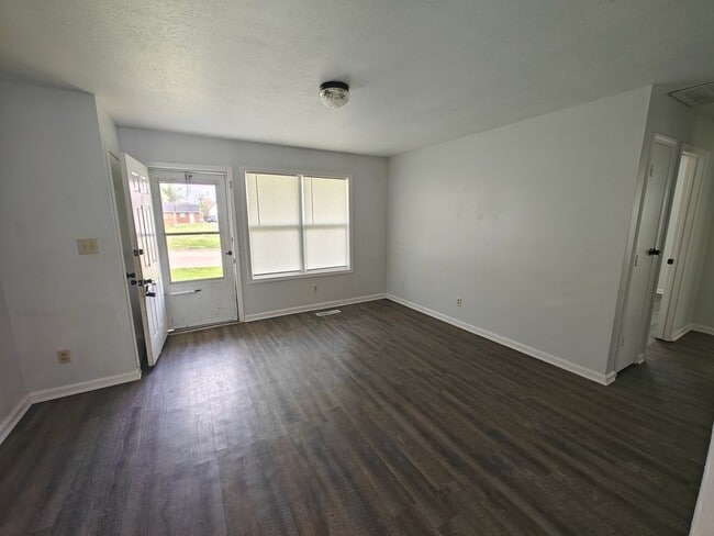 Building Photo - 701 Center St