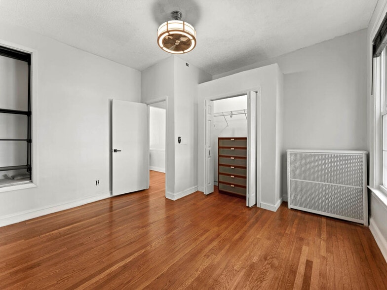 Building Photo - 210 Raymond Rd