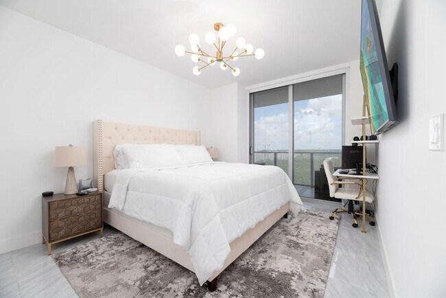 Building Photo - 16385 Biscayne Blvd