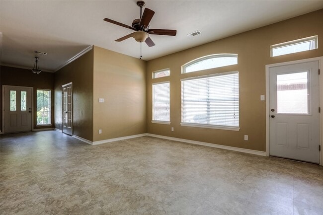 Building Photo - 131 Avonlea Dr