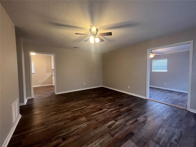 Building Photo - 610 Patlin Ave