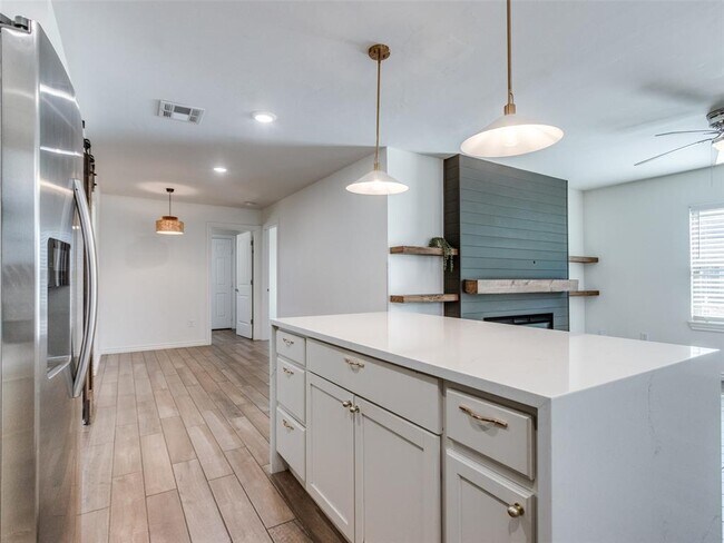 Building Photo - 4101 N Hammond Ave