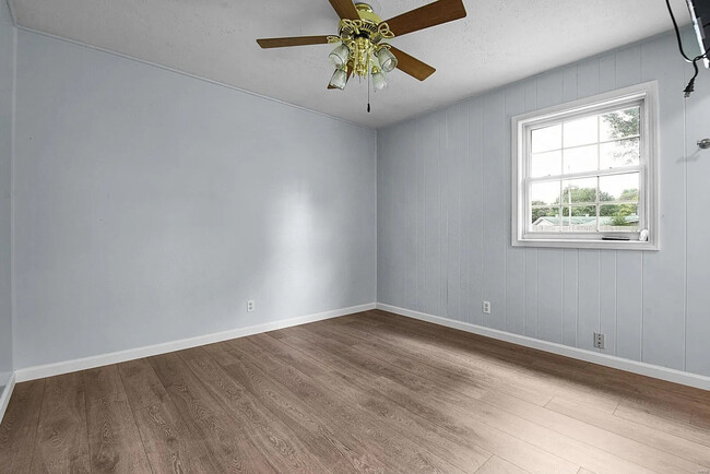 Building Photo - 1400 Brushey Grove Ave