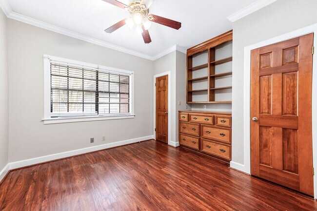 Building Photo - 2245 N Austin Ave