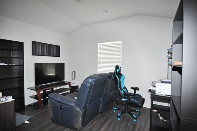 Building Photo - 2513 Ponca Dr