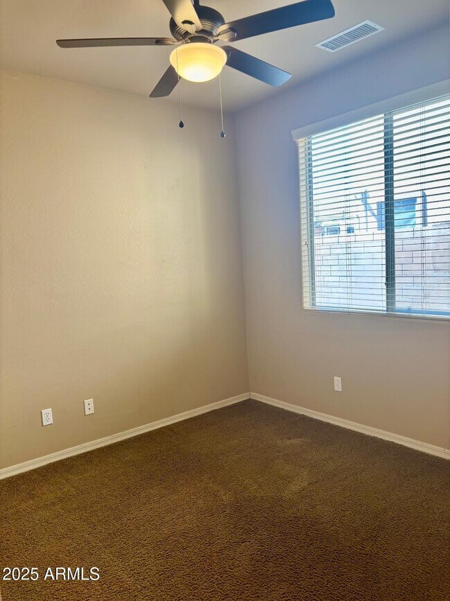 Building Photo - 5623 W Huntington Dr