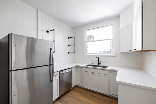 Building Photo - 232 Mallorca Way