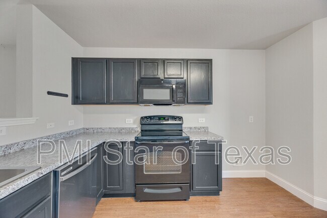 Building Photo - 1034 Churchill Dr