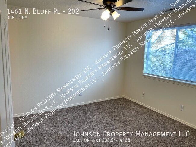 Building Photo - 1461 N Bluff Pl