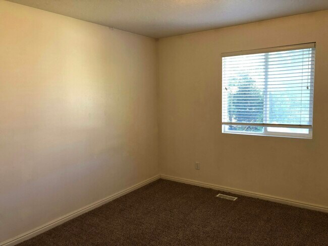 Building Photo - 1175 S 200 W