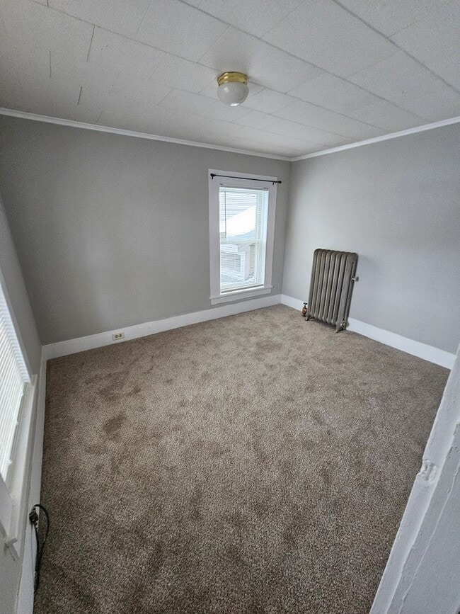 Building Photo - 260 Laurel St