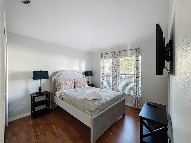 Building Photo - 217 Sevilla Ave